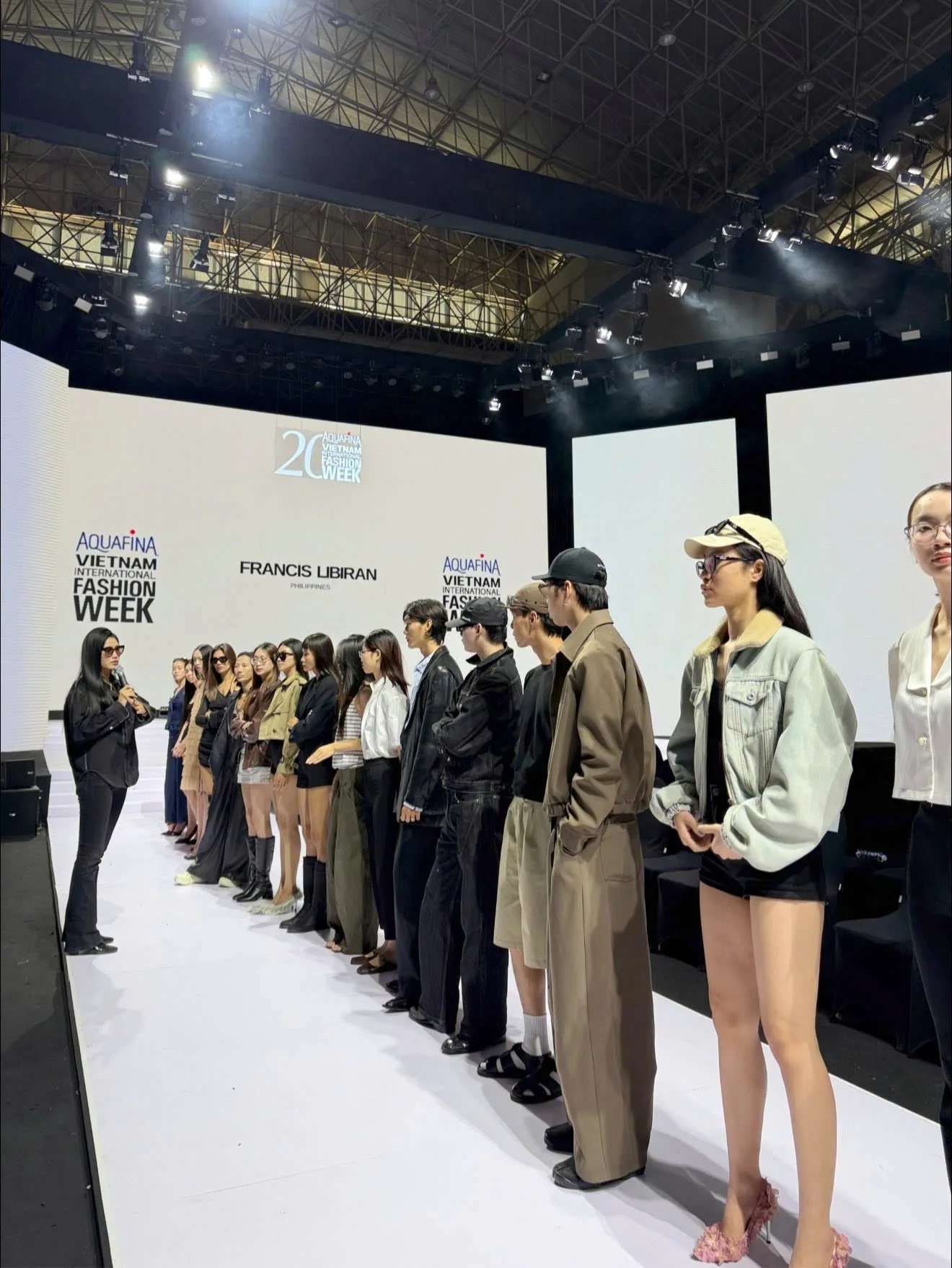 Ngọc Anh Nana đạo diễn catwalk cho bộ sưu tập tại Aquafina Vietnam International Fashion Week